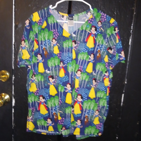 Scrub tops 2xl $10 a piece - Picture 5 of 5